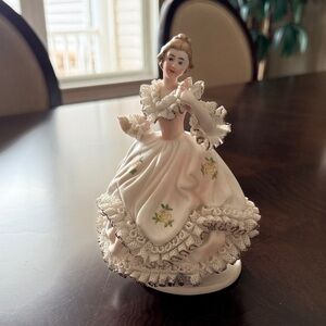 Elegant Porcelain Music Box Figurine in Cream and White